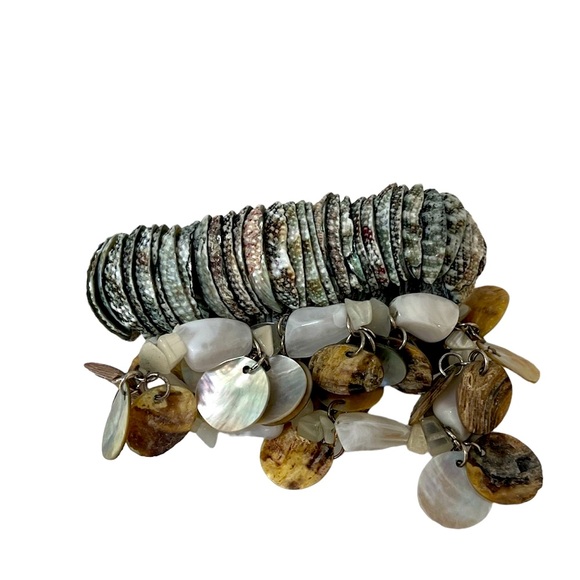 Vintage Jewelry - Bundle of 2 Stretchy Vintage Shell Bracelets Capiz
